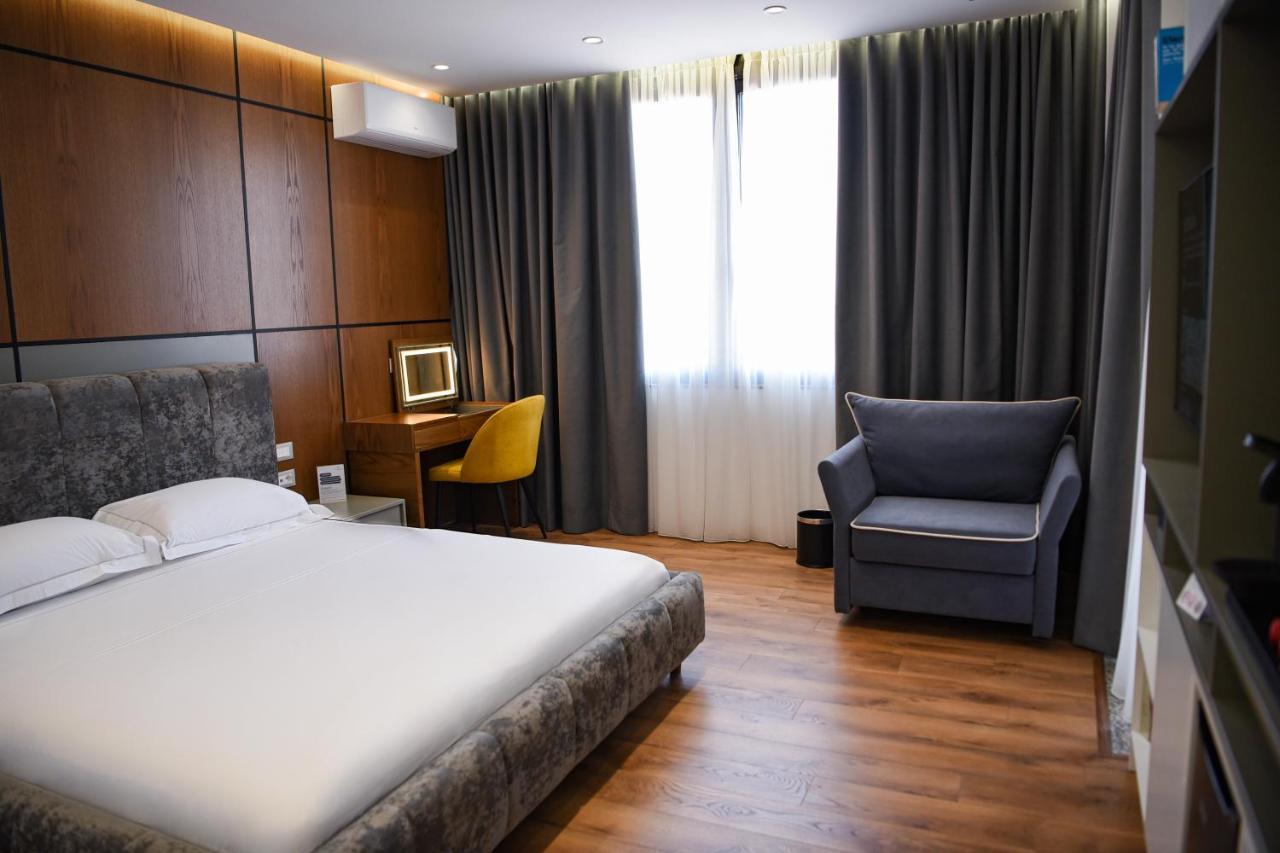 The Wilson Tirana Hotel Exterior photo