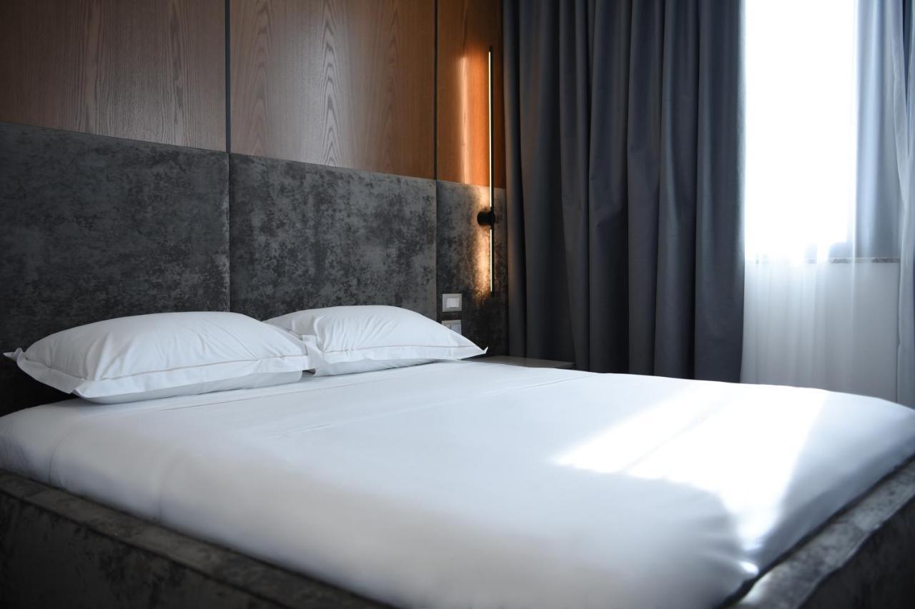The Wilson Tirana Hotel Exterior photo
